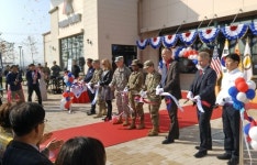 주한미군 이전 평택 K-6 기지에 미니 쇼핑몰 개관
