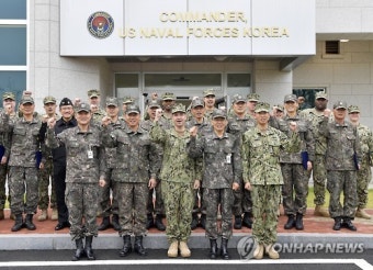 한미 해군 공로장 수여식 기념촬영