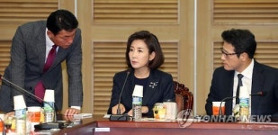 얘기나누는 나경원-황영철-정병국