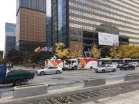 주말 대규모 촛불집회 앞두고 이동통신 3사도 분주