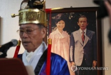 박정희 생가에 걸린 사진