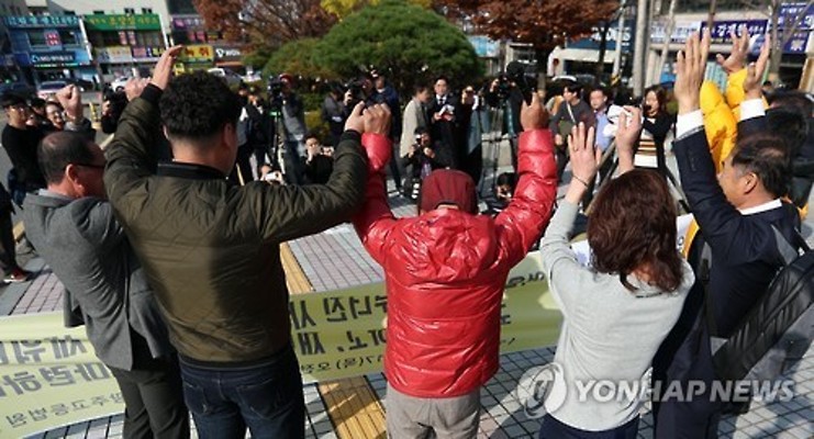약촌오거리 살인 피고인 '무죄'…피의자 체포해 검찰로 압송(종합2보) | 포토뉴스