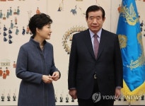박 대통령, 한광옥 비서실장과 기념촬영