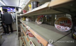 비어가는 편의점 진열대