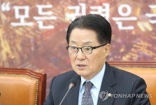 발언하는 박지원