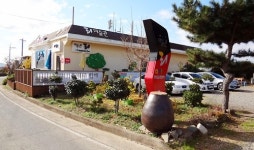 1년간 초대전 서른 번…사천 리 미술관의 의욕