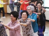 여생을 내 동네서…경기도 어르신 행복촌 추진