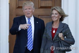 트럼프 정권 교육장관 내정 디보스…'학교선택권 옹호' 억만장자