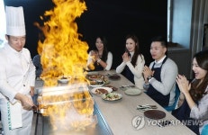 불쇼 보며 철판요리 즐기세요