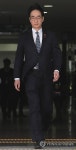 의원회관 나서는 이준식 사회부총리