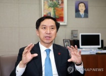 김기현 울산시장, 적십자 특별회비 전달