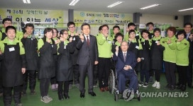 미니하트 날리는 황총리