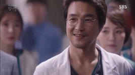 올드팝 타고온 김사부, 가슴에 낭만을 당겼네