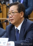 답변하는 홍완선