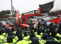 진행 시도하는 트랙터