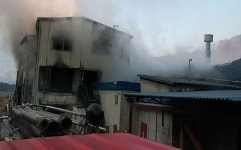 완주 식품공장서 화재…1억8천만원 피해