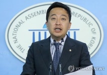 野 조대환, 민정수석 임명前 미르·K 모금 뇌물죄 인정