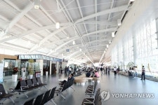 김해공항 올해 국제선 이용객이 국내선 이용객 추월