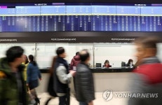 버스표 사는 승객들