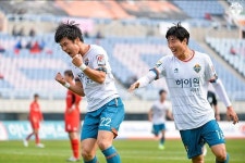 강원, 기존선수와도 파격적인 재계약…정승용 연봉 3배 인상