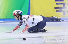 넘어지는 임경원