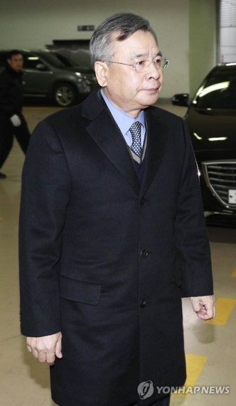 출근하는 박영수 특검
