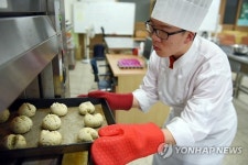서른번 도전 끝에 제과기능사 합격한 최병진군