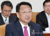 재정전략협의회, 발언하는 유일호