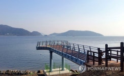 가포만을 한눈에…전망대 준공