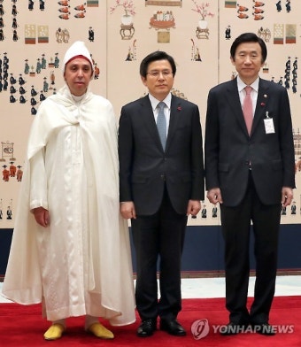 주한 모로코대사와 기념촬영하는 황 권한대행