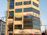 새누리당 로고 가린 유승민 사무소