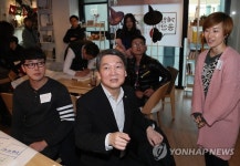 보드게임방 찾은 안철수
