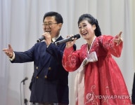 김정은 최고사령관 추대 5주년 농근맹 경축공연