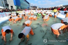 대한민국 진짜 겨울…평창송어축제 개막