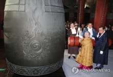 제야의 종소리로 새해 활짝…정국 혼란 해결되길