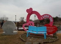 오산천 포토존에서 겨울 사랑의 추억 남기세요