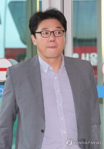출국하는 황선홍 감독
