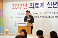 정진엽 장관 안전한 의료환경 조성·제약산업 육성에 매진