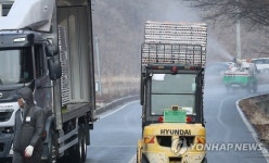 농장에서 반출되는 계란