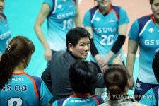 지시하는 김철용 OB감독