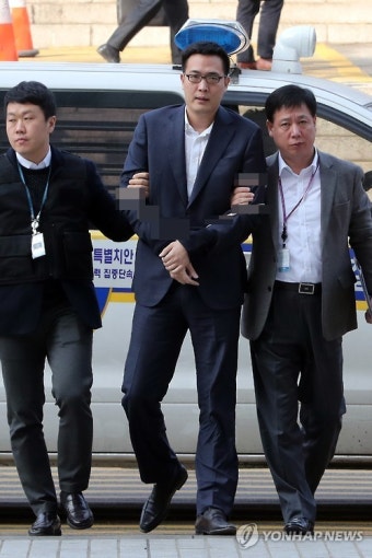 법정 들어서는 한화 김 회장 3남 동선씨