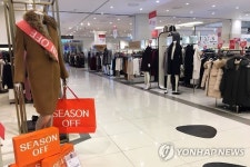 소비부진 속 유통주 희비…백화점 울고 편의점 미소