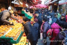 설 앞두고 활기 찾은 재래시장