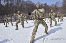 무사트 무술 훈련하는 해군특수전전단 장병들