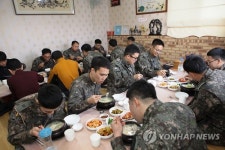 22사단, 영외 신병수료식 등 지역경제 활성화 지원