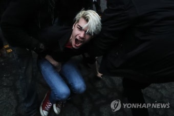 [트럼프 취임] 시위대·경찰 충돌 아수라장된 워싱턴…200여명 체포