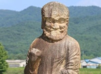 우락부락한 얼굴 경주 괘릉 이국적 석상의 모델은