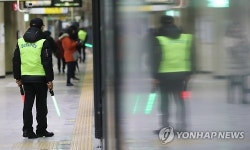 잠실새내역 진입열차에서 화재