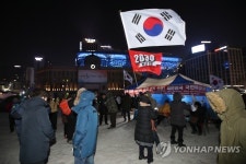서울광장 노숙농성 들어간 탄핵반대 보수단체