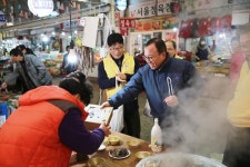 전통시장 살리고, 복지시설 돕고…서부발전 노사의 설맞이
